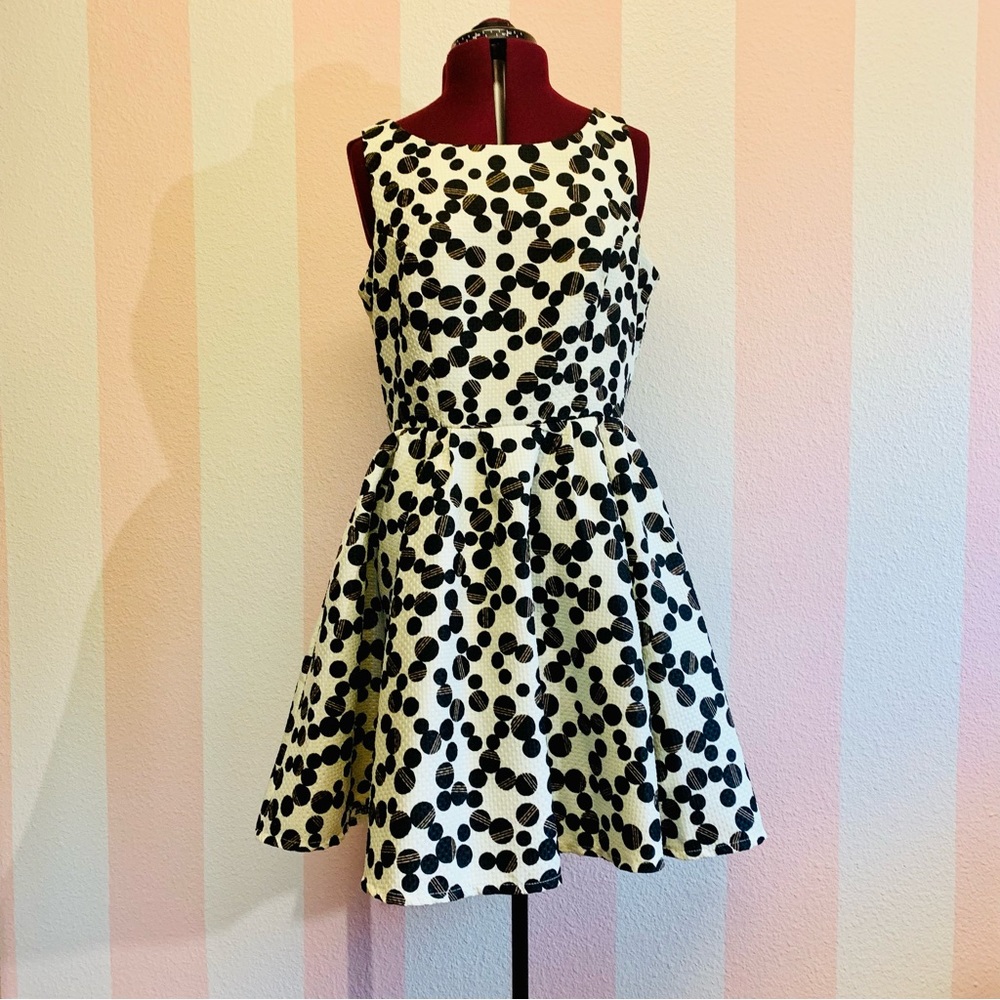 Beautiful polka dot dress with pockets